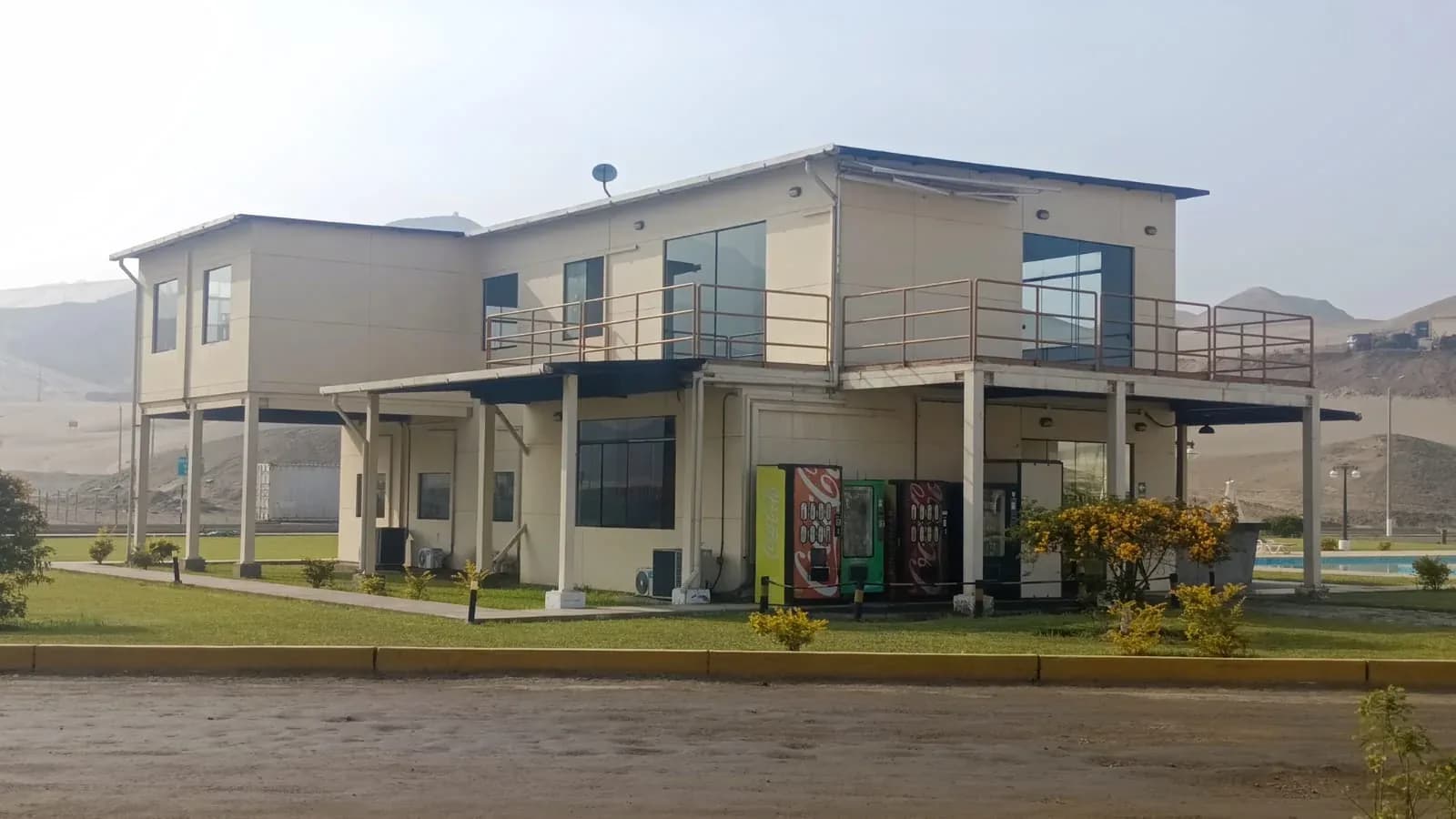 Piscina construida para el personal de la unidad minera Condestable