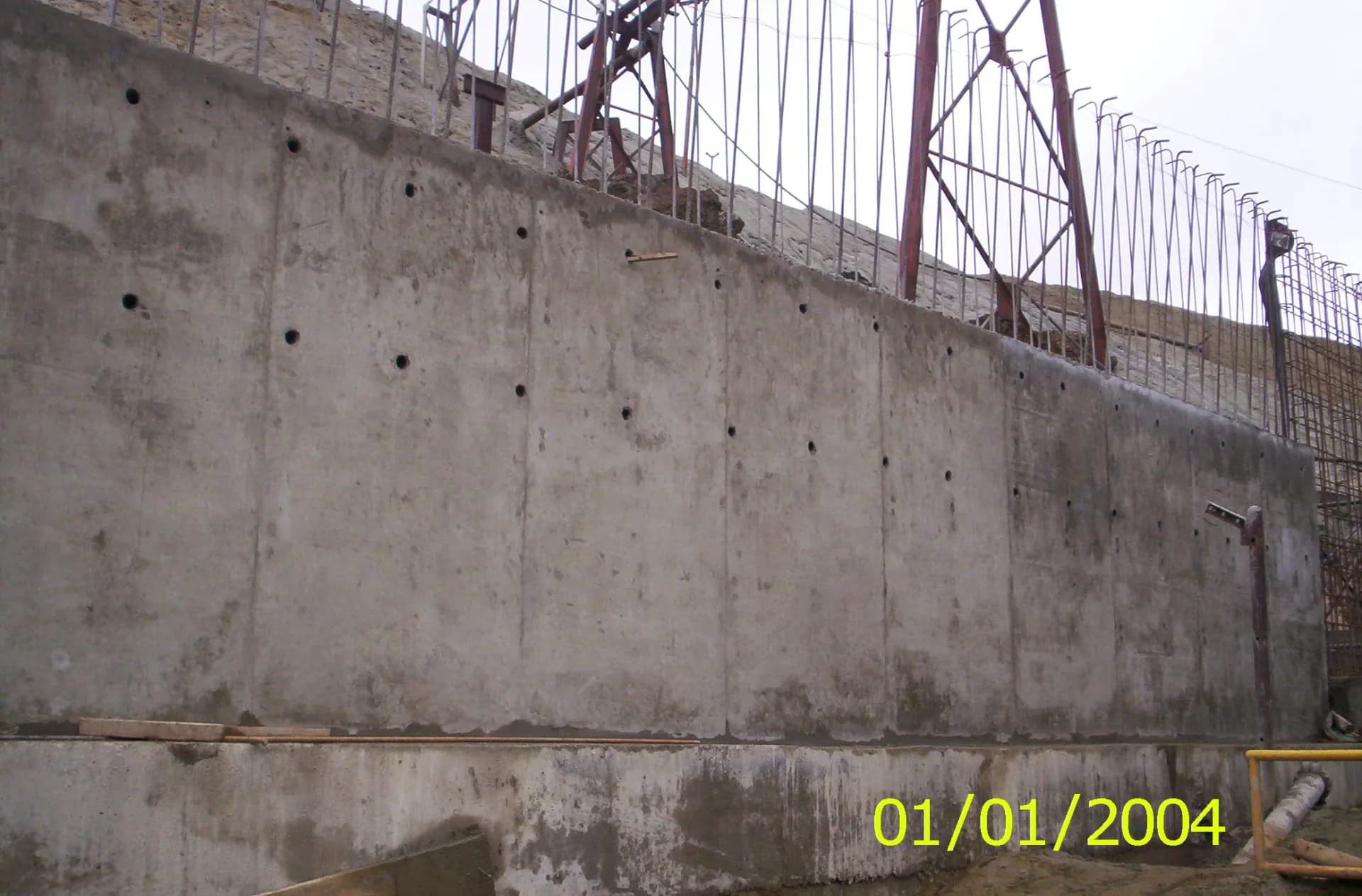 Muro de contención de 5 metros construido por Pienik en la Mina Quiruvilca, La Libertad