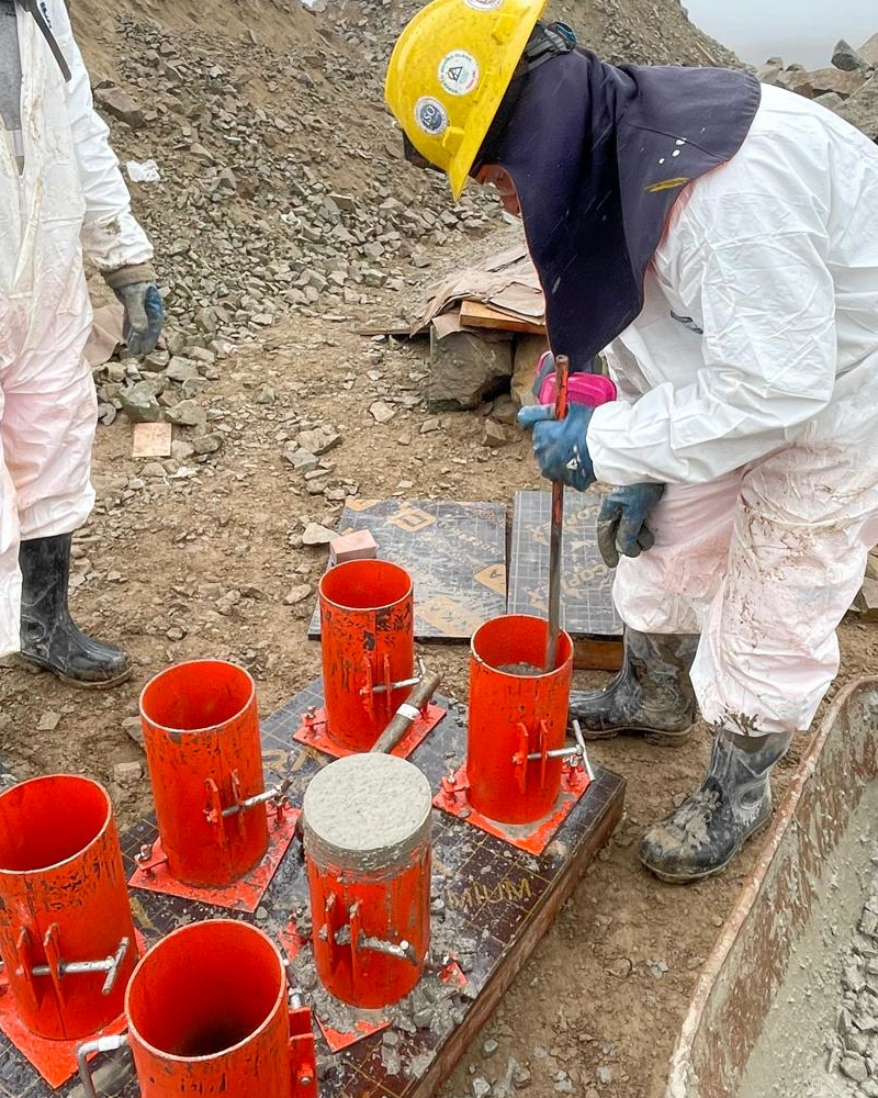 Pienik SAC — equipo y obras